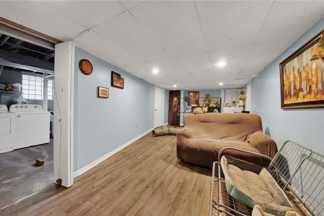 Building Photo - 9427 S Utica Ave