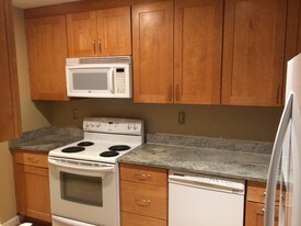 Building Photo - 26 Holly Ln