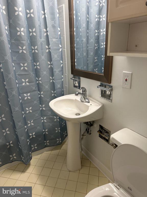 Building Photo - 522 21st St NW