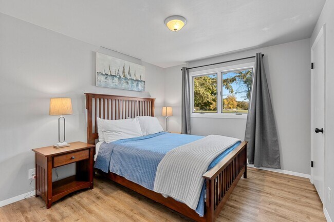 Building Photo - 3 BR 1.5 BA ranch house w/ large garage