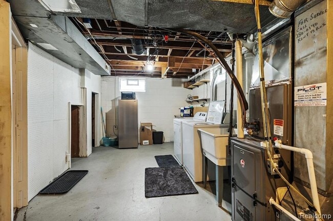 Building Photo - 822 N Gainsborough Ave