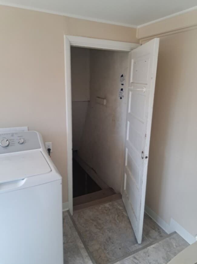 Building Photo - Dishman Hills 4 Bedroom 1 1/2 Bath Rancher