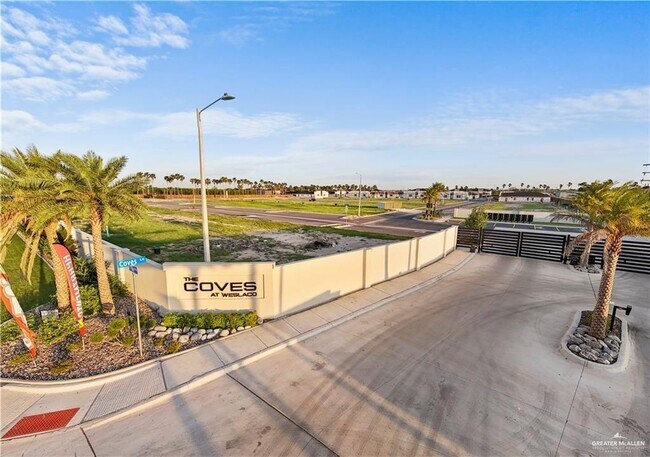 Building Photo - 20 Vanessa Ln