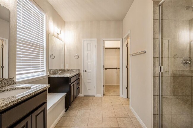 Building Photo - 244 E Broade St