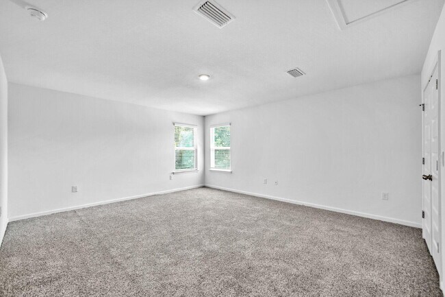 Building Photo - 30 Sandywoods Ct