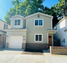 Building Photo - 3/2.5 Updated Home near Curtis Park