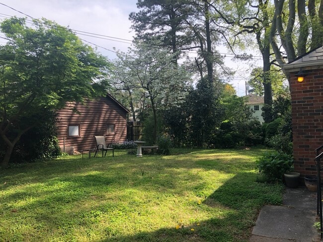 Building Photo - Westmoreland1132