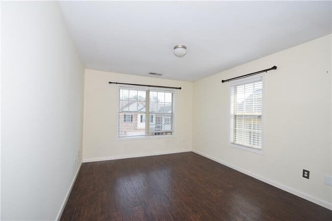 Building Photo - 2150 Waterford Park Dr