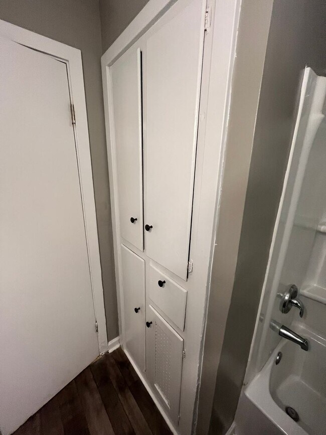 Building Photo - MOVE IN SPECIAL!! TWO FREE MONTHS WITH 24 MONTH LEASE. MONTHS 2 AND 13 WILL BE FREE!!!!!!!!!
