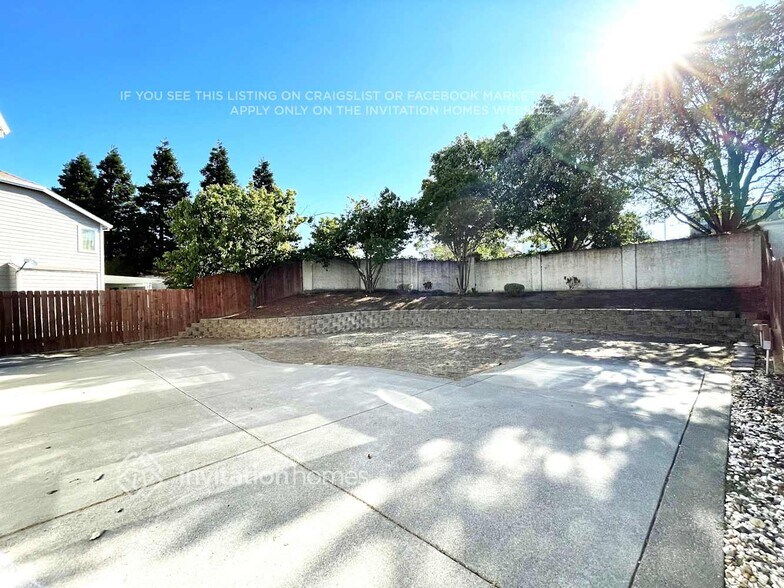 Building Photo - 5134 Rowe Dr