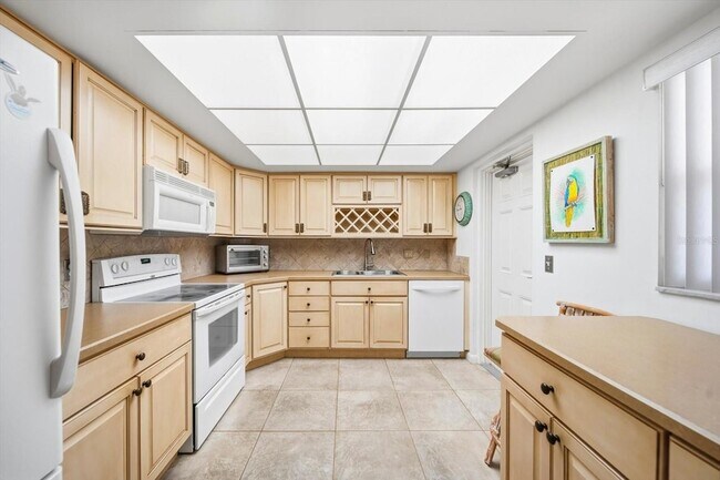 Building Photo - 5108 Brittany Dr S