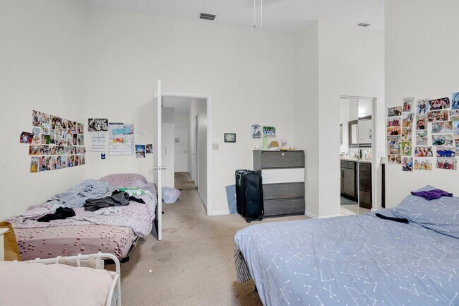 Building Photo - 7690 Lago Del Mar Dr