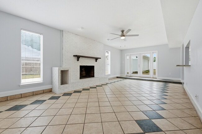 Building Photo - 120 Dyer St