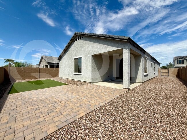 Building Photo - 747 W Nova Pl