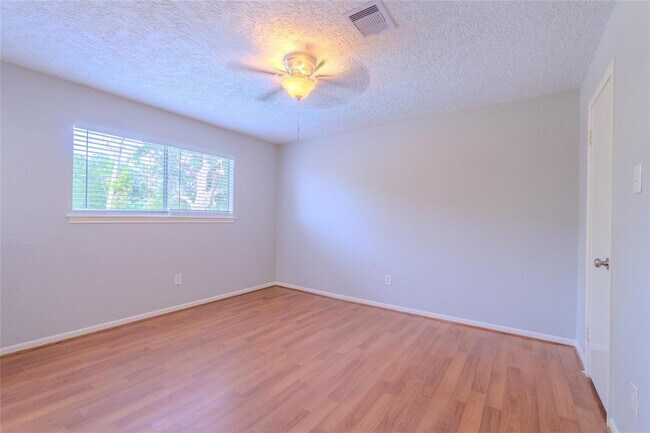 Building Photo - 19314 Enchanted Oaks Dr