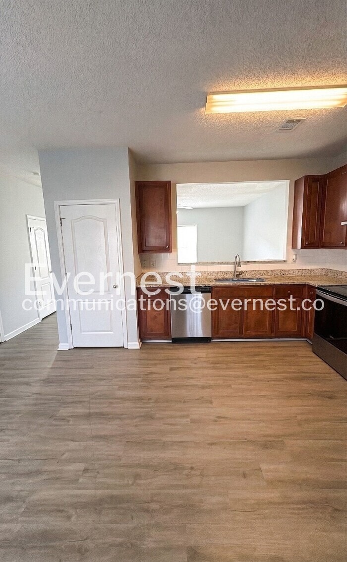 Building Photo - 8610 Thomas Ln