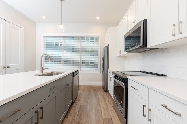 Building Photo - 84 Adore Ct SE