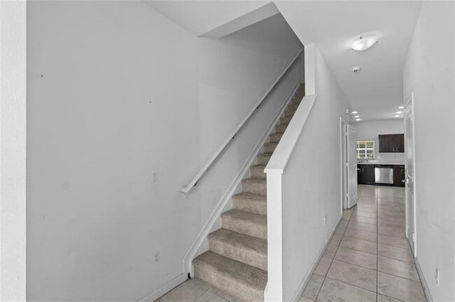 Building Photo - 1102 NW 40th Way