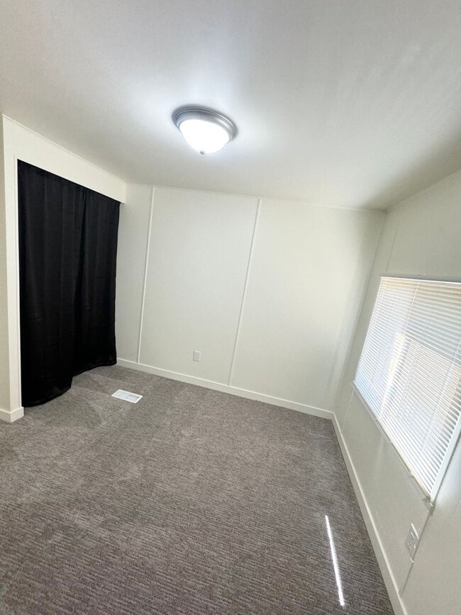 Building Photo - 3 Bedroom 2 Bathroom for Rent