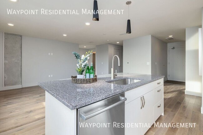 Building Photo - 611 S 8th St