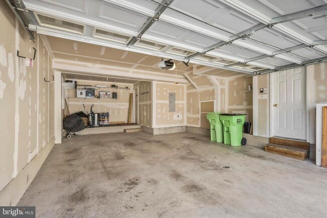 Building Photo - 5114 Vos Ln