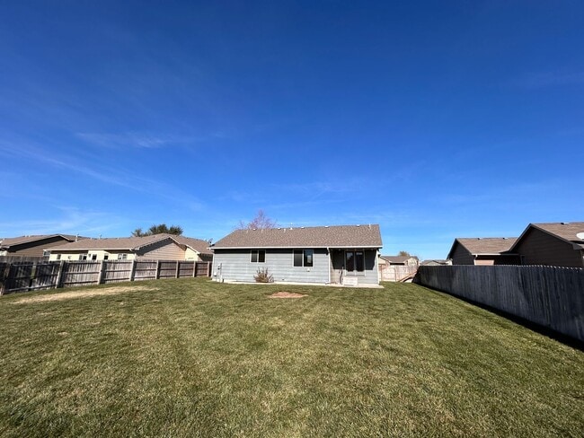 Building Photo - Beautiful 4 Bed 2 Bath Home