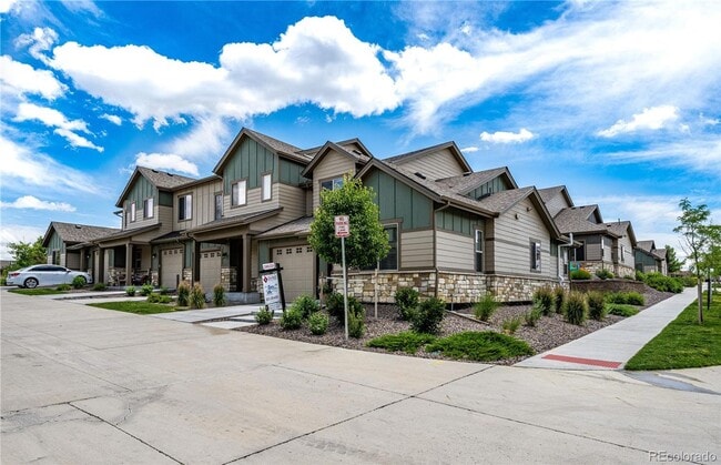 Primary Photo - Lage & Beautiful 4 bedroom Townhome in Aurora