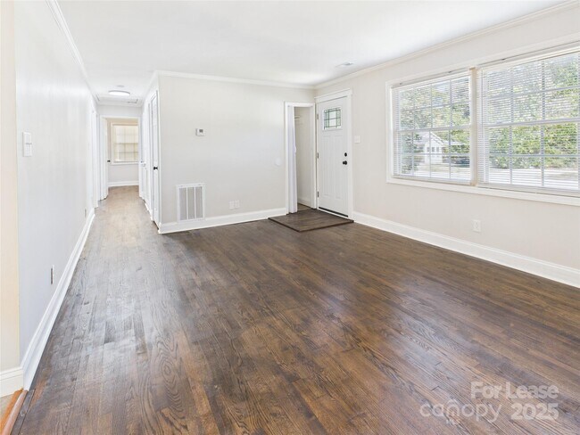 Building Photo - 1031 Deas St