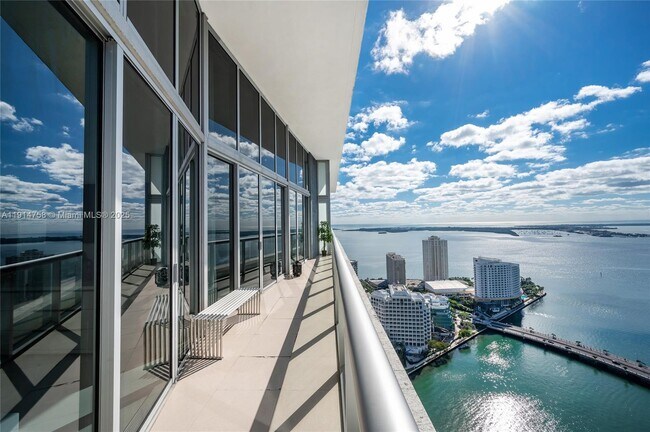 Building Photo - 495 Brickell Ave
