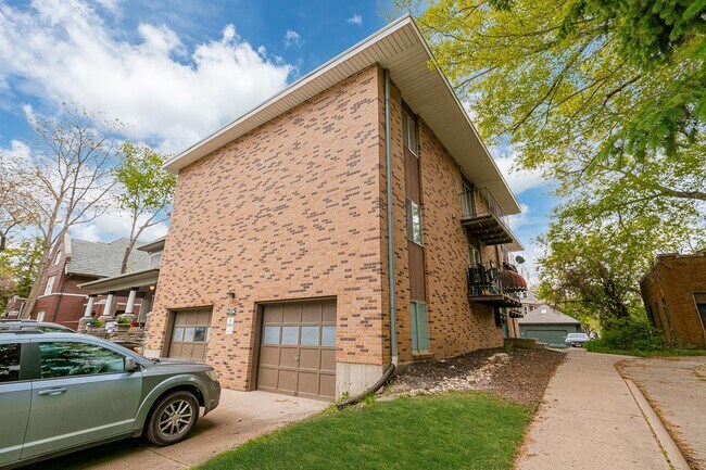 Building Photo - 2115 B St