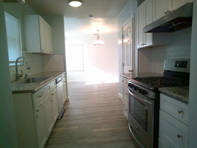 Building Photo - 2413 Ashby St