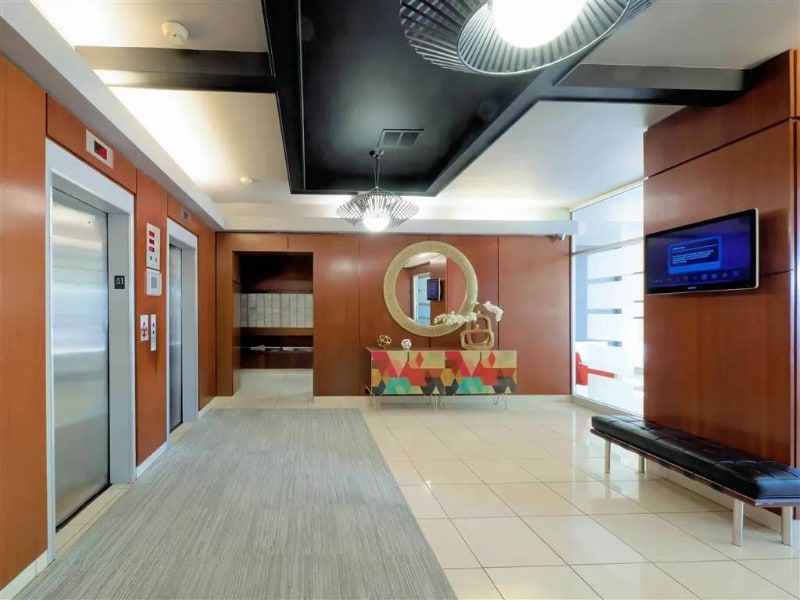 Building Photo - 2913 N Sheridan Rd