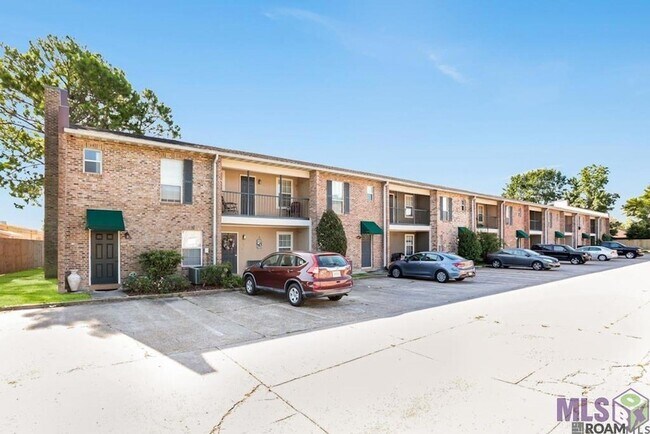 Building Photo - 4625 Parkoaks Dr