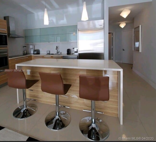 Building Photo - 2020 N Bayshore Dr