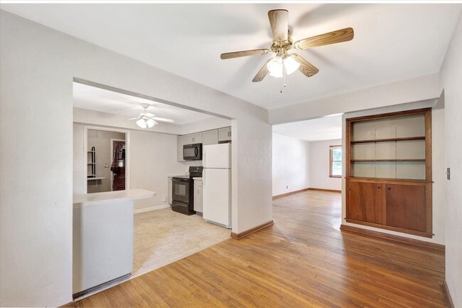 Building Photo - 2 BED / 1 BATH HOUSE IN CENTRAL CHAMPAIGN ...