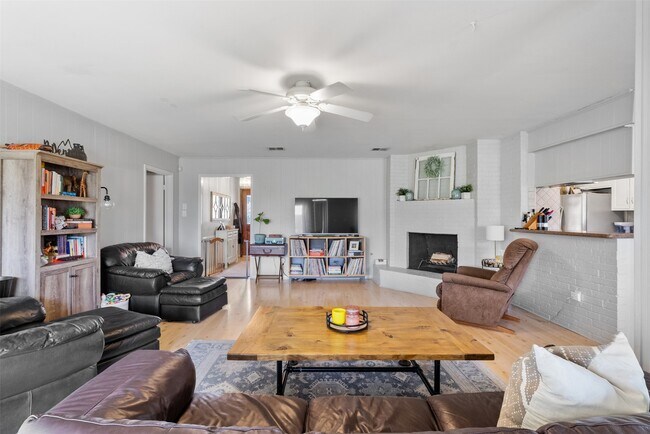 Building Photo - 2526 Palo Pinto Dr