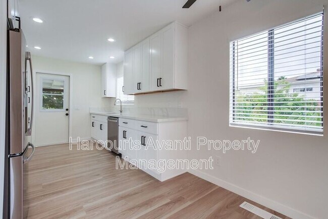 Building Photo - 523 S Barnwell St