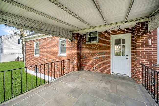 Building Photo - 87 Stebbins Ave