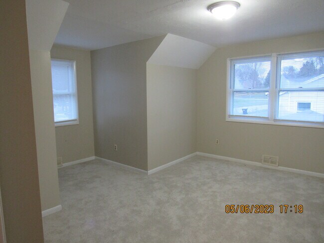 Building Photo - 63 Beacon Hills Dr N
