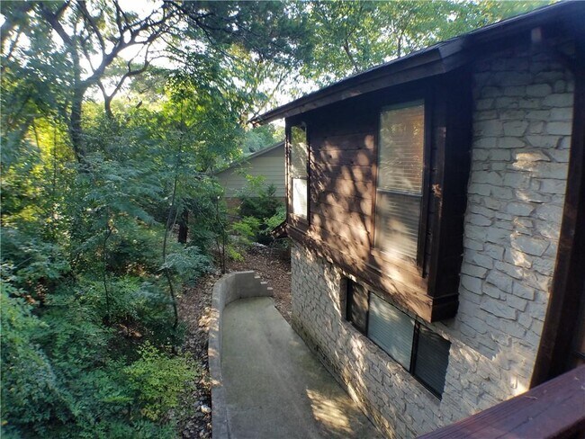 Building Photo - 6201 Highland Hills Dr