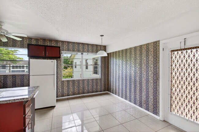 Building Photo - 116 Mansfield C