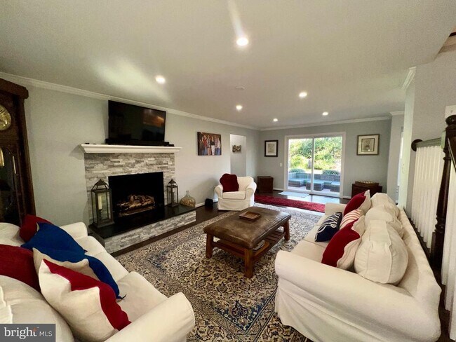 Primary Photo - 909 St Stephens Rd