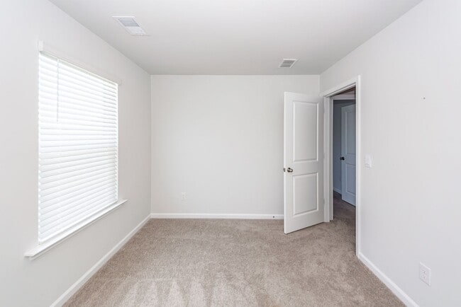 Building Photo - 4 Bedroom, 2.5 Bathroom Home in Carolina Groves - Moncks Corner