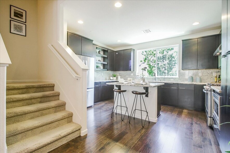 Building Photo - 890 White Moonstone Loop