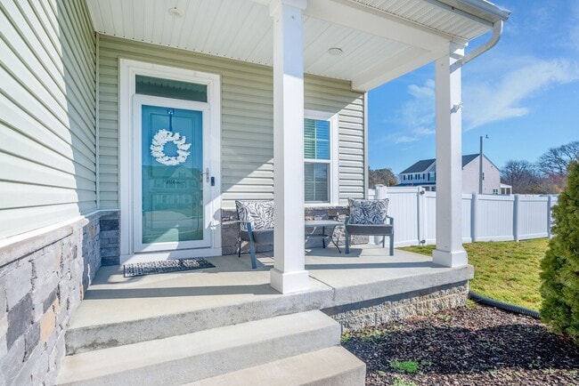 Building Photo - Charming two-story, 4-bedroom, 3-bathroom home.