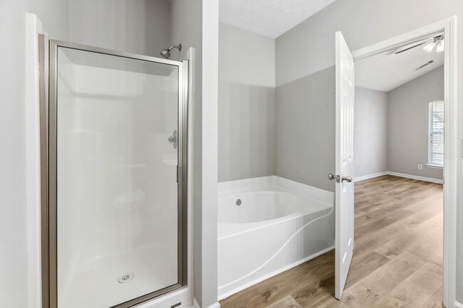Building Photo - 2/2.5 Townhome in Great Flowery Branch loc...