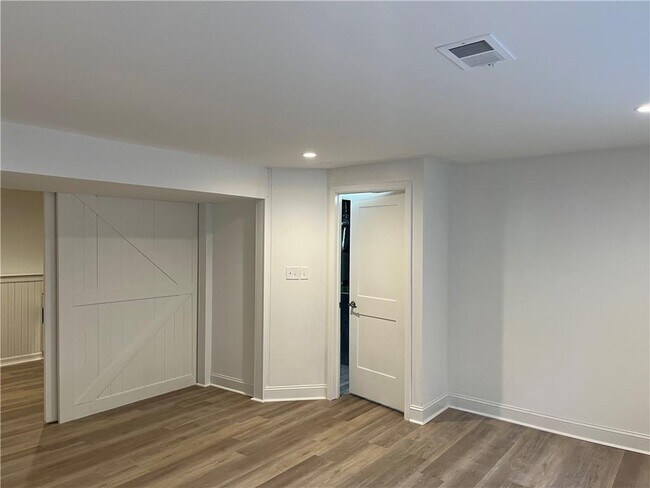 Building Photo - 305 Hembree Forest Cir