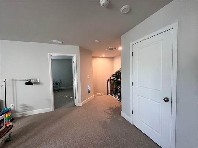 Building Photo - 5430 Wheeler Ridge Rd