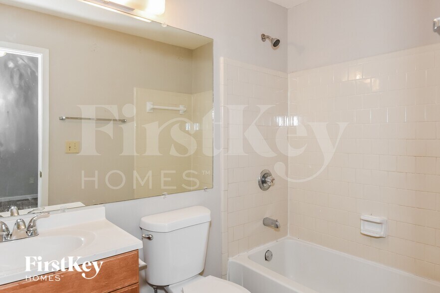 Building Photo - 6582 Wellington Square