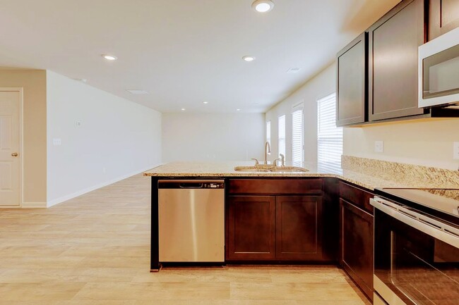 Building Photo - Beautiful Rental Home in Fountain Inn Feat...